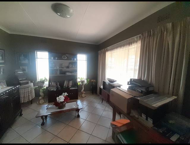 4 BEDROOM HOUSE FOR SALE IN RUSTENBURG CENTRAL